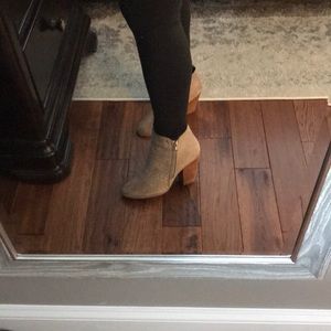 Tan booties 7.5 excellent condition